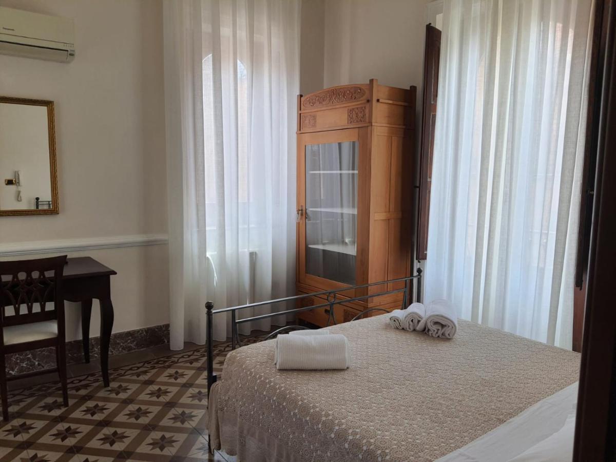 Appartamenti Via Lombardo Giardini Naxos Eksteriør bilde